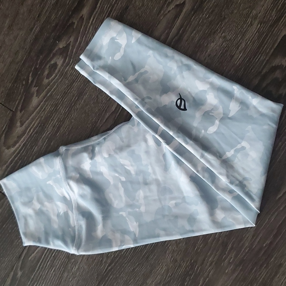 NWT P'tula Desa'ree Leggings L